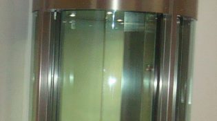 Einbau runder verglaster Aufzug 1